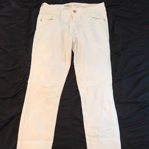 White denim pants